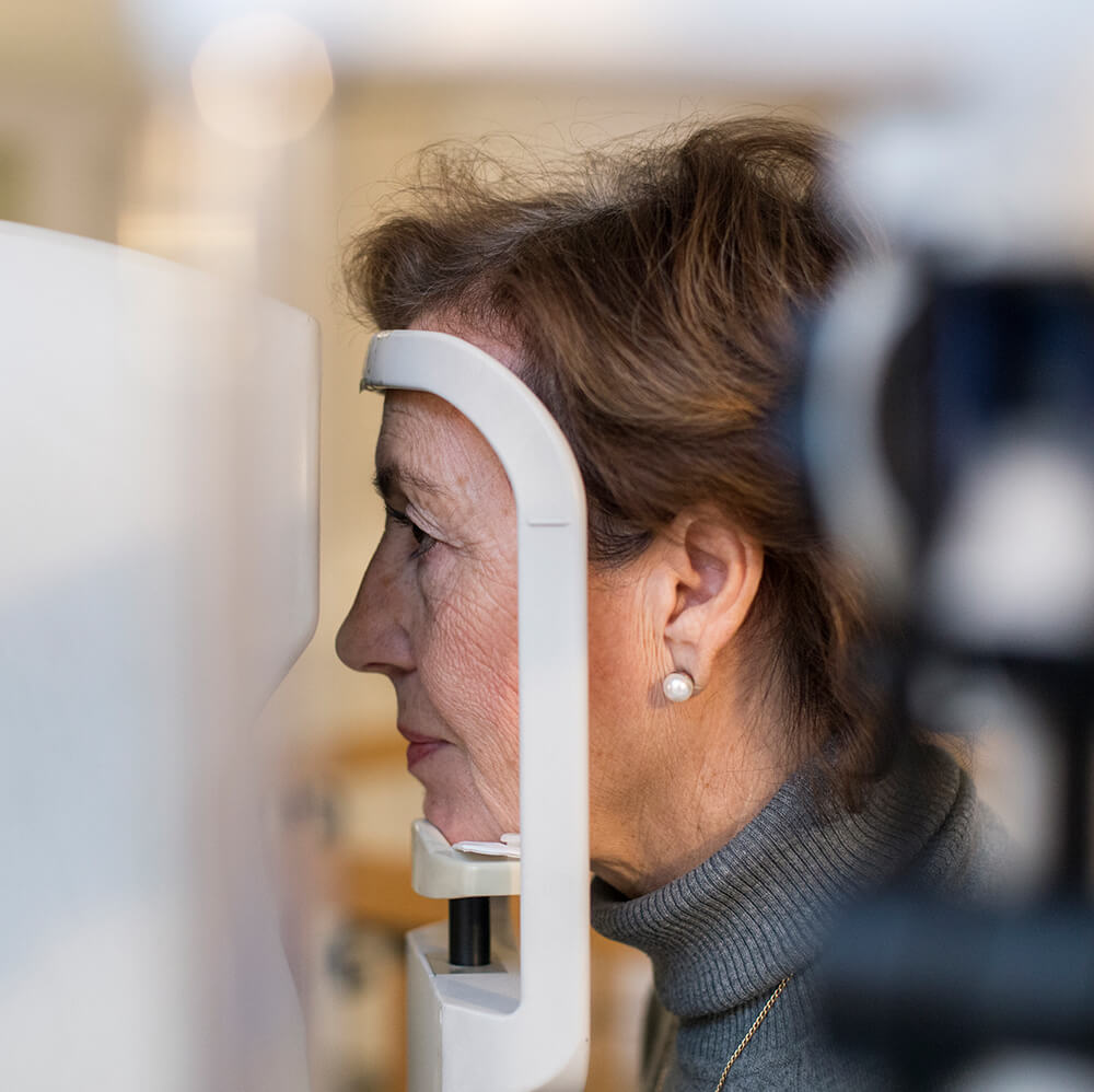 Eye exams for seniors in Illinois